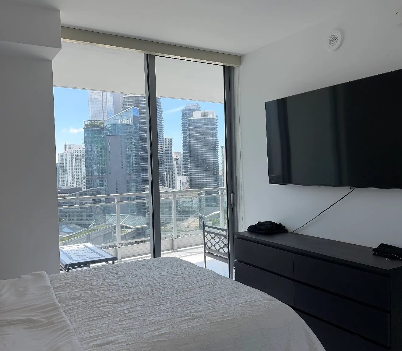 2 bed, 1129 sqft, $3,900 — Photo 3