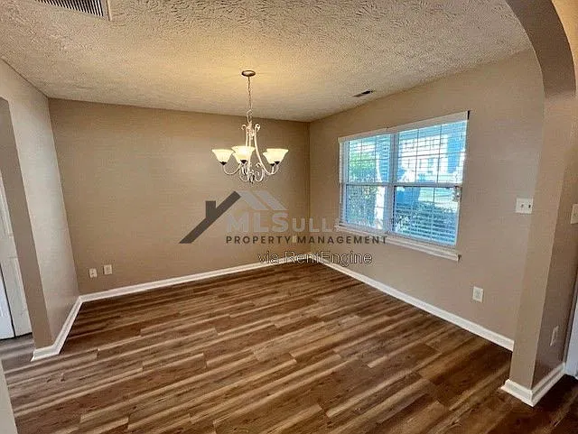 3 bed, 2.5 bath, 2080 sqft, $1,995 — Photo 2