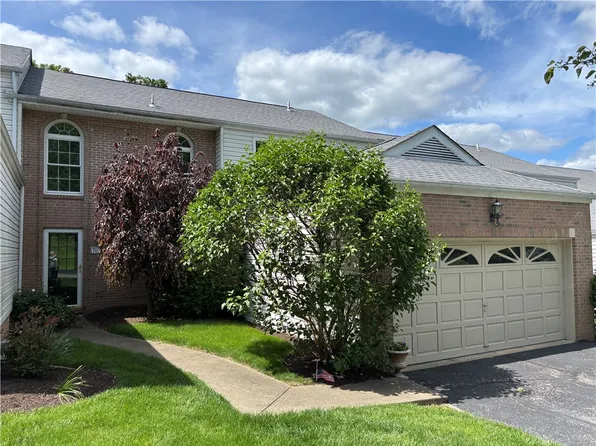 7039 Clubview Dr, Bridgeville, PA 15017