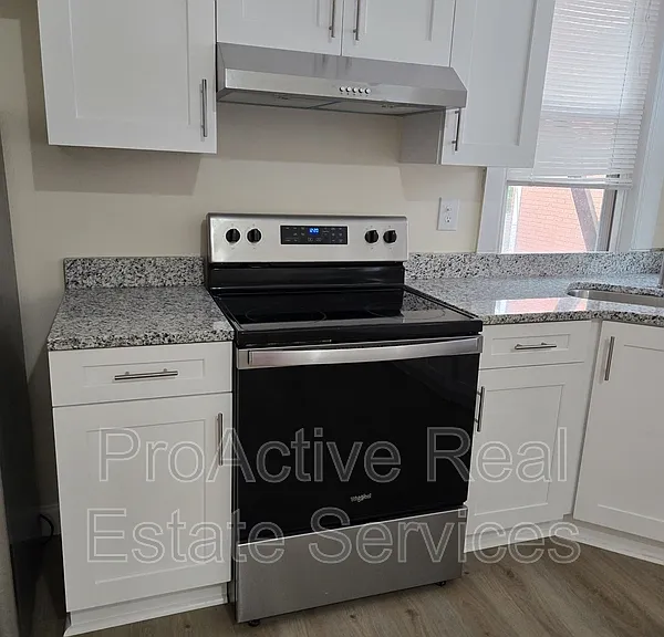 910 Colonial Ave — Photo 11