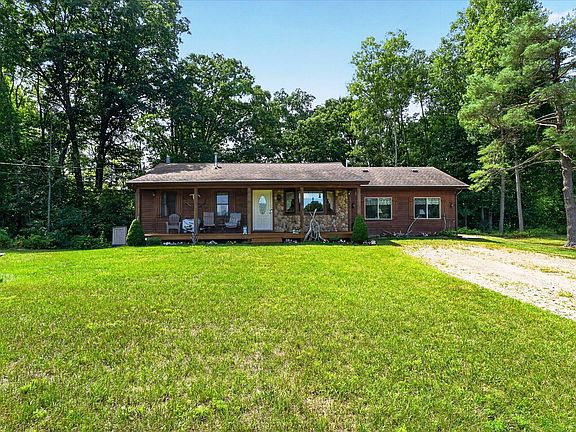 4th image of 10077 Maple Hill Rd