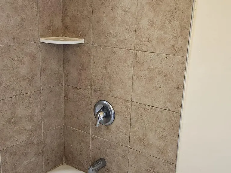 904 N Park Cir #8 — Photo 5