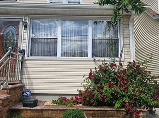 9059 208th St, Queens Village, NY 11428