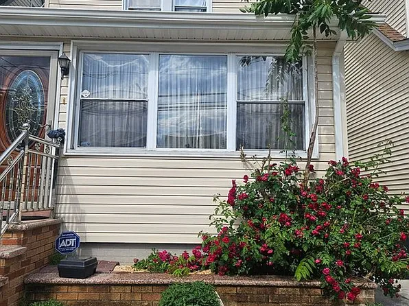 9059 208th St, Queens Village, NY 11428