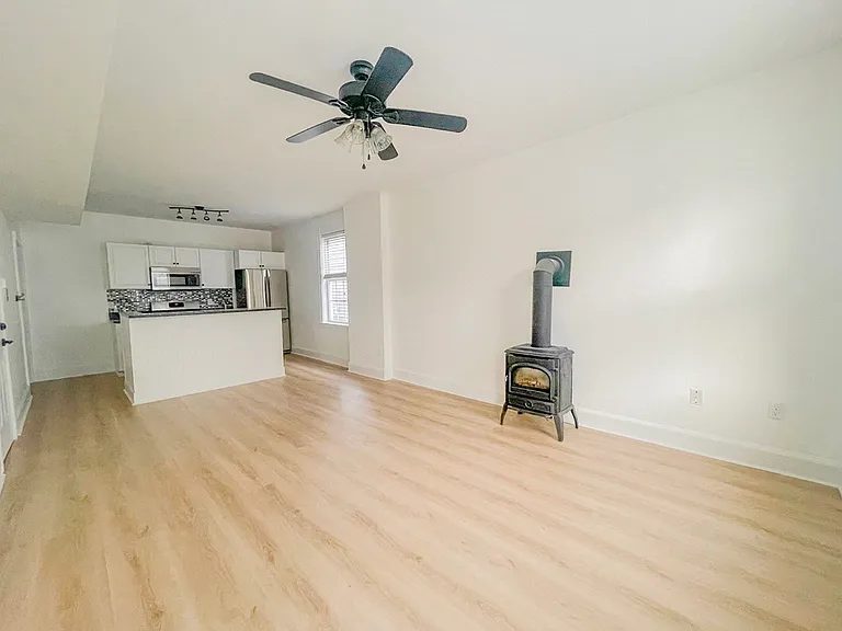 470 E 7th St #4 — Photo 6