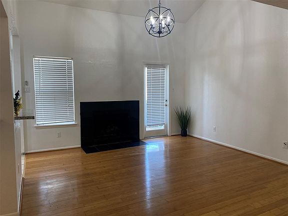 5th image of 2011 Spenwick Dr APT 226