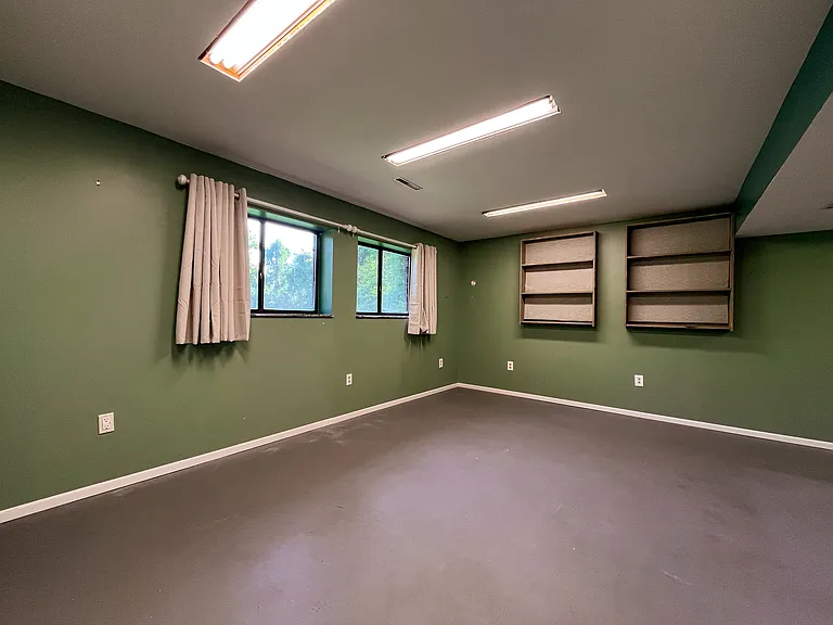 650 Thomas St — Photo 12