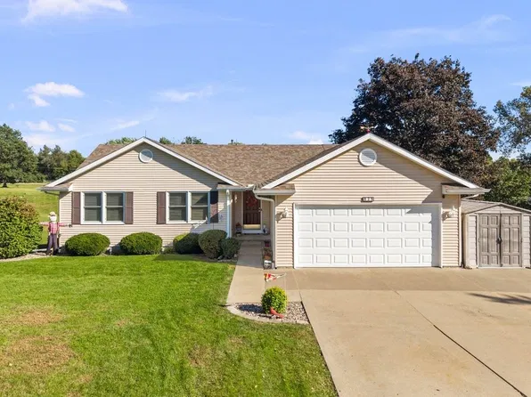 829 Fyre Lake Dr, Sherrard, IL 61281