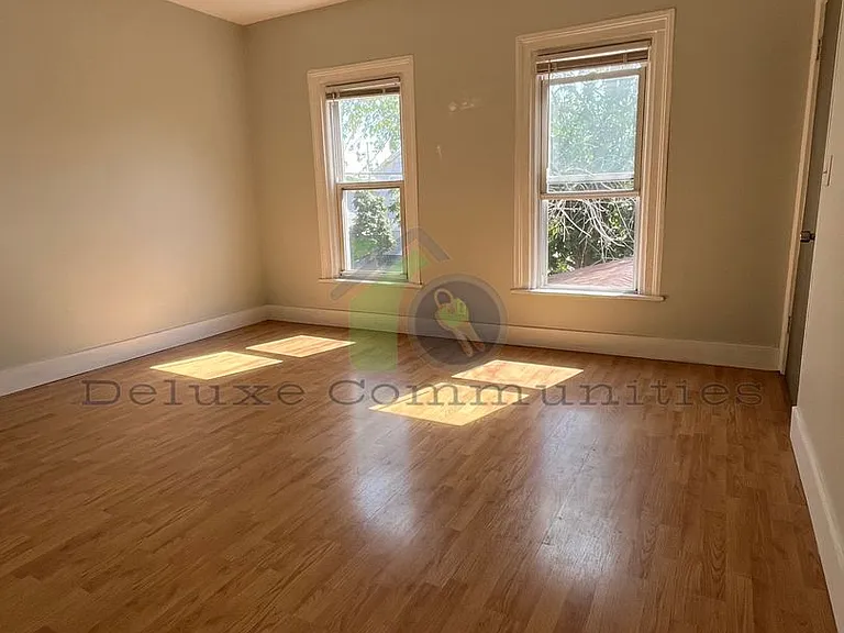 1021 Broadway Ave NW — Photo 12