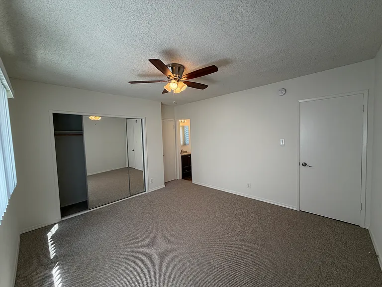 1942 Pelham Ave #2 — Photo 20