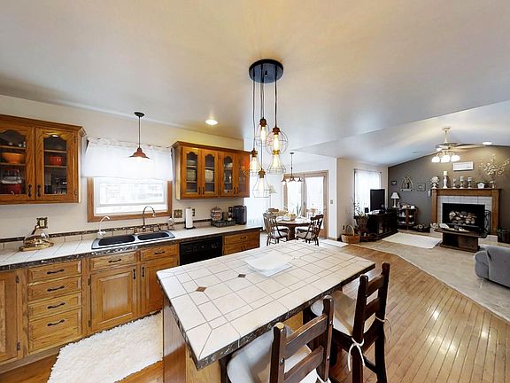 4th image of 605 Orchard Dr