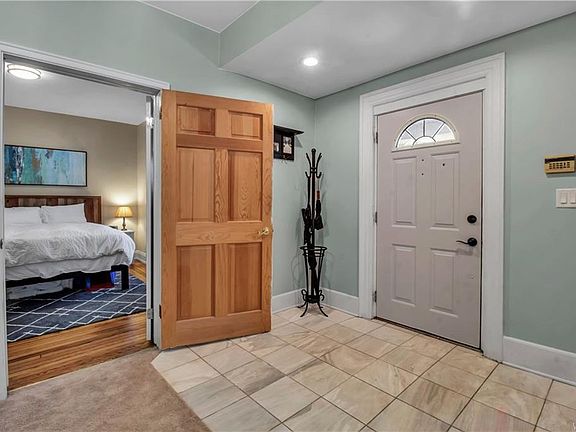 5th image of 318 Richmond Ave