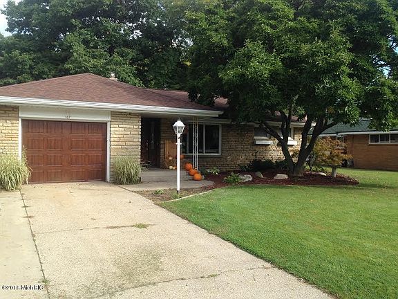 3rd image of 167 W 35th St