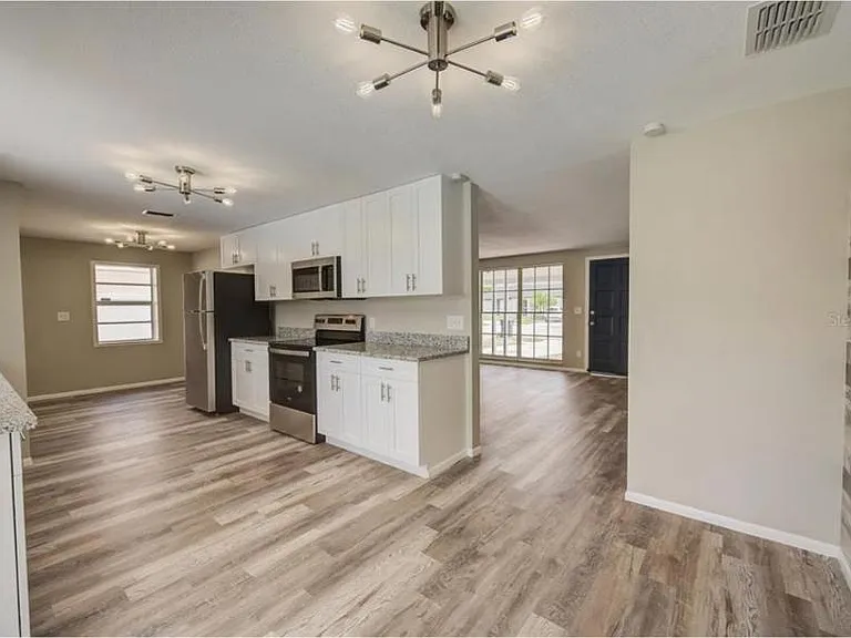 8223 Drycreek Dr — Photo 6