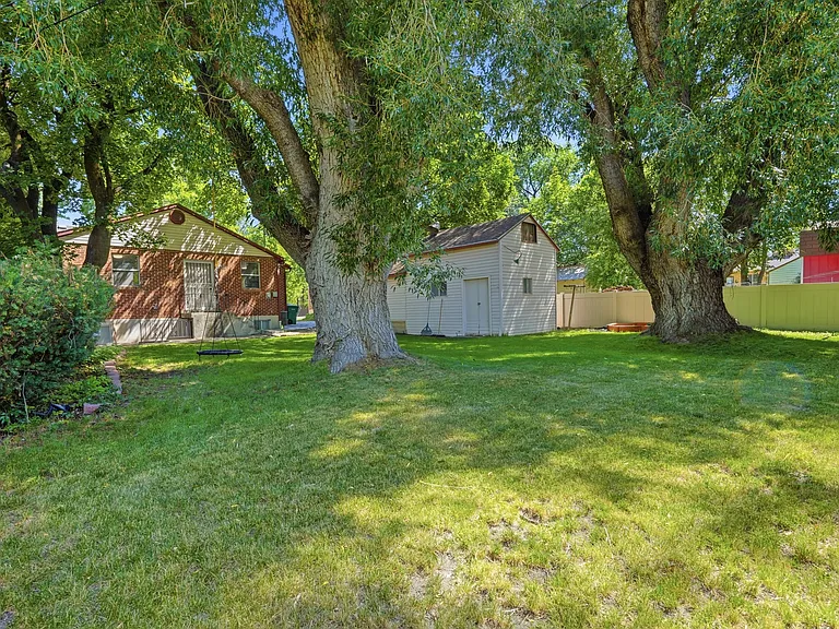270 E 700 N — Photo 33