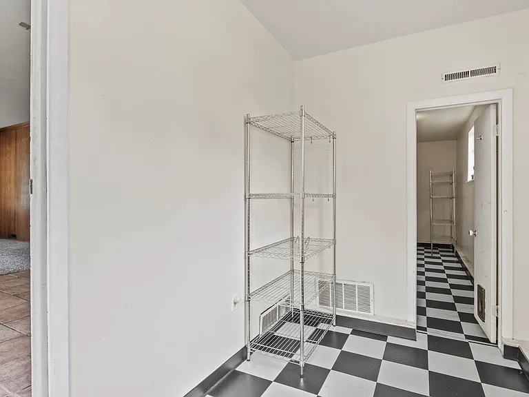 2912 Drakestone Dr — Photo 5