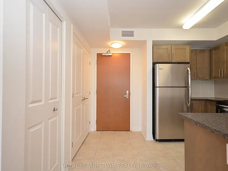 242 Rideau St #404 — Photo 4