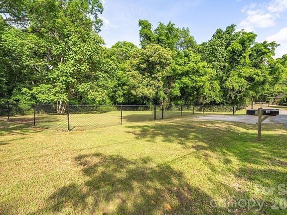 3rd image of 6517 Riverine Dr