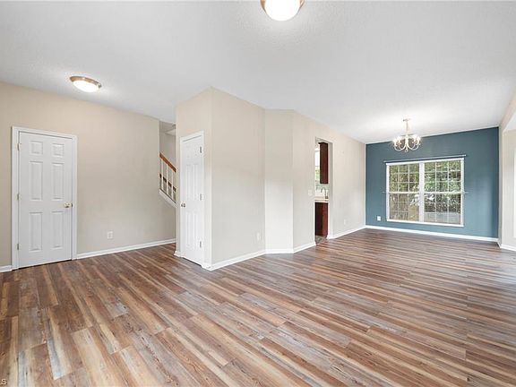5th image of 409 Sunland Dr
