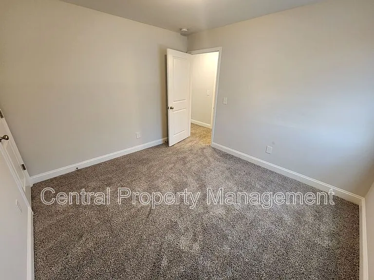 512 Dottie Ct — Photo 26