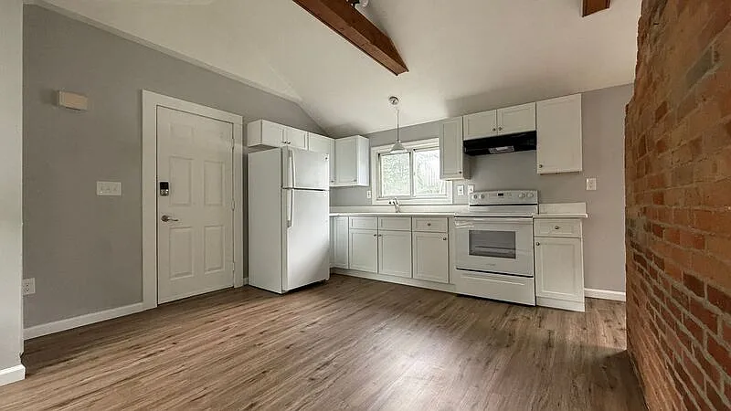 Studio, 1.0 bath, $1,295 — Photo 3