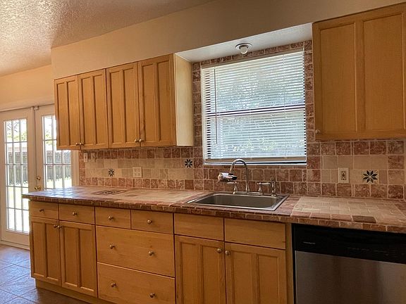 3rd image of 512 Galloway Ave