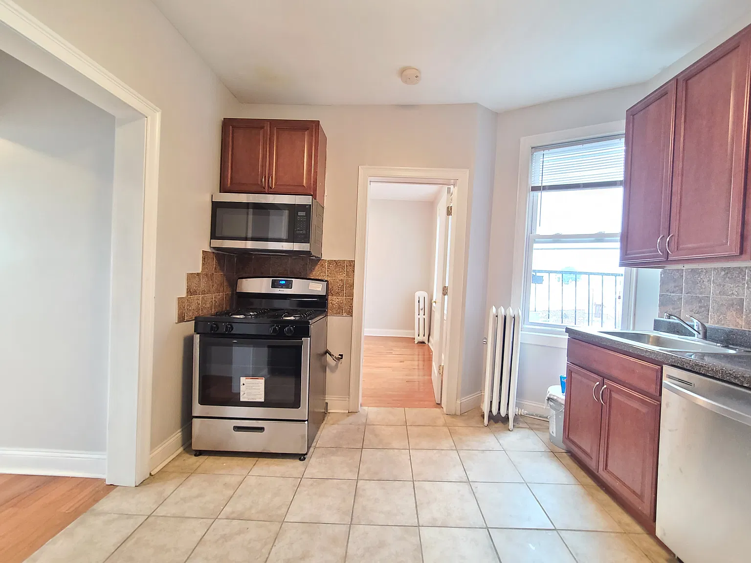 2 bed, 850 sqft, $2,150 — Photo 4