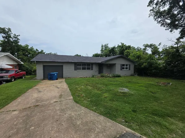 1204 NW 2nd St, Bentonville, AR 72712