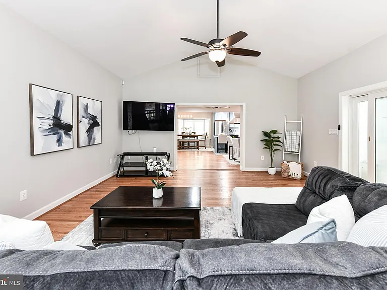 14 Oak Ln — Photo 17
