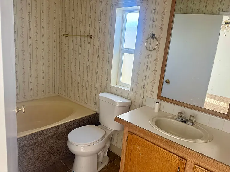 1724 Stoneridge Dr — Photo 8