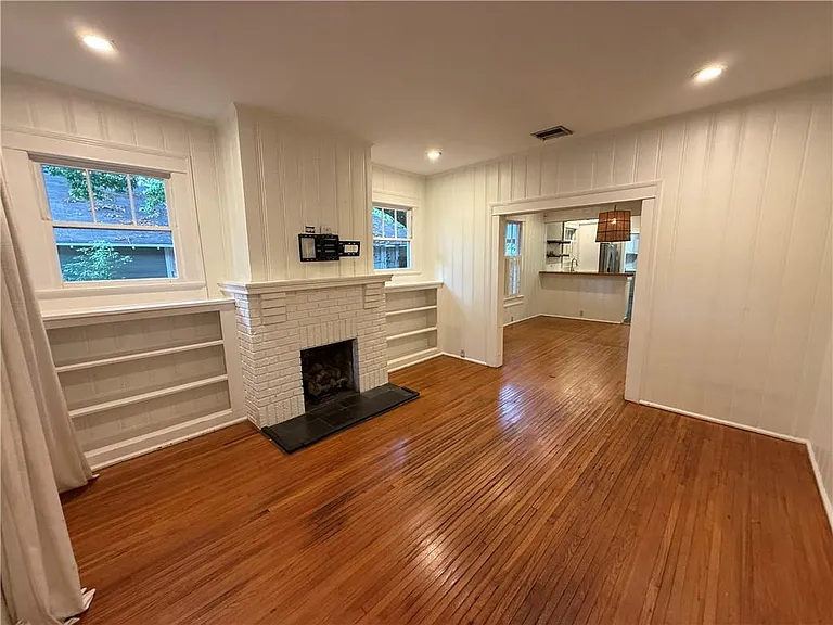 1660 Laurel St — Photo 4
