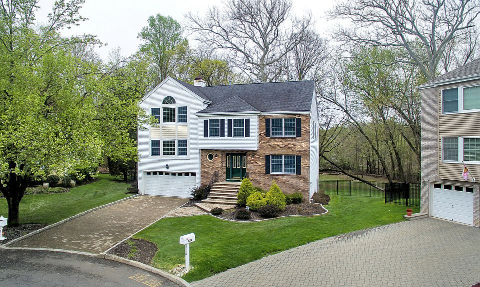 1st image of 522 Alosio Dr