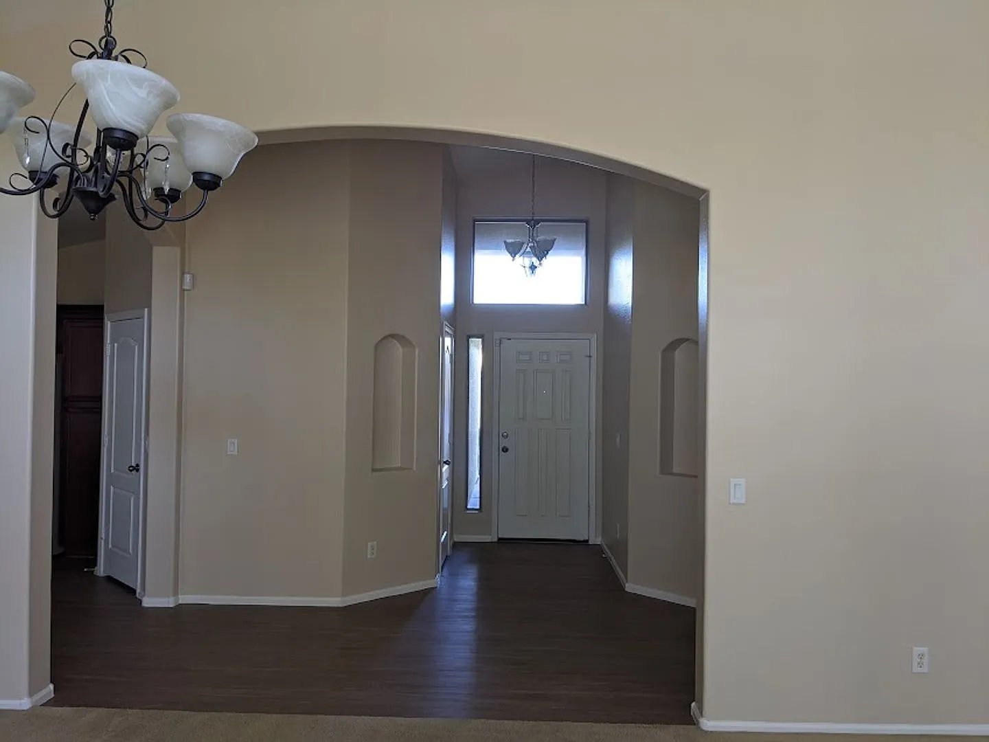 Ideal 3 Br 2.5 Ba 2 Cg Home Near Broadway and 99th Ave in Tolleson — Photo 3
