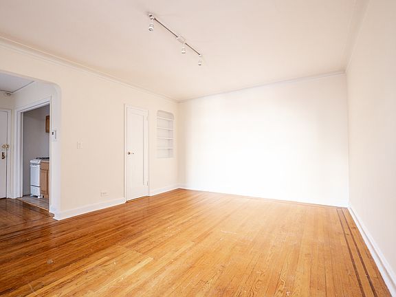 4th image of 212 W 22nd St #2H