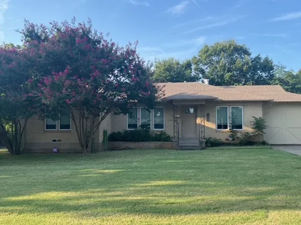 104 Varsity Cir, Arlington, TX 76013