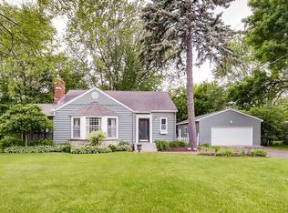 1801 Chatsworth St N, Roseville, MN 55113