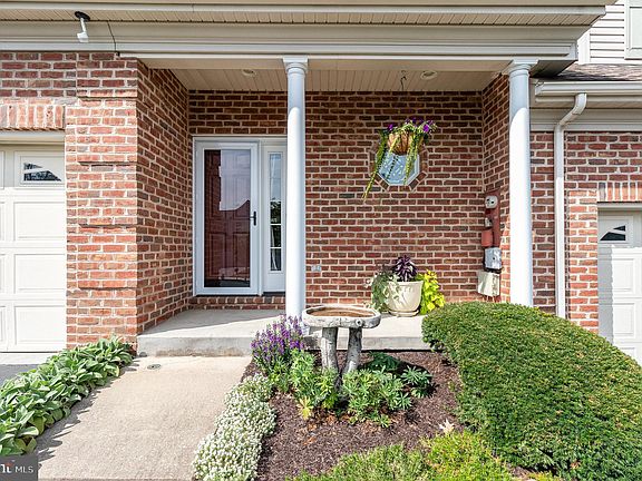 2nd image of 4517 Laurelwood Dr