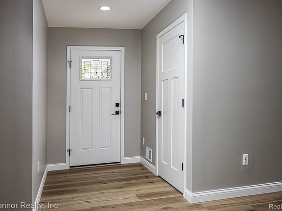 3rd image of 3834 Knapp Ave