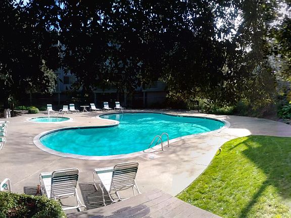 5th image of 377 Mandarin Dr APT 201