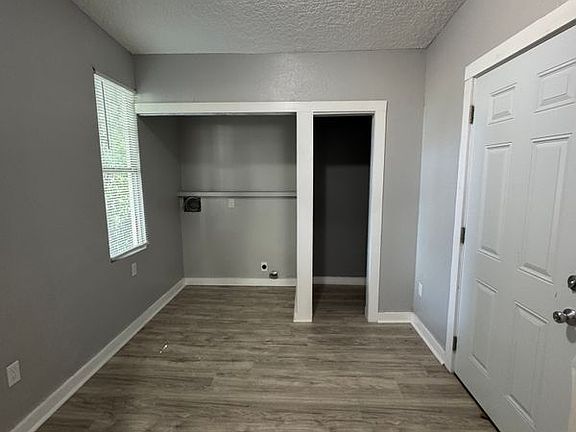 4th image of 5432 Tyler Ave