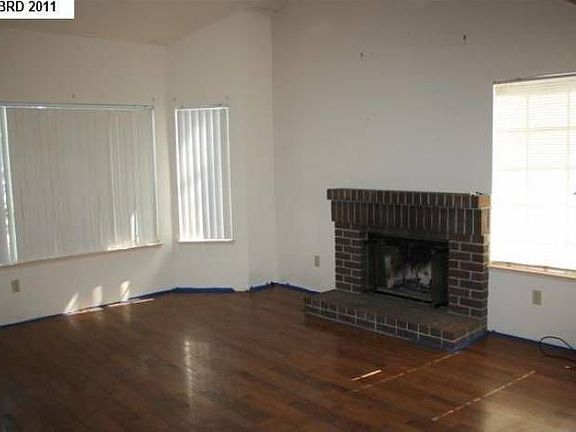 3rd image of 245 Spindrift Ct