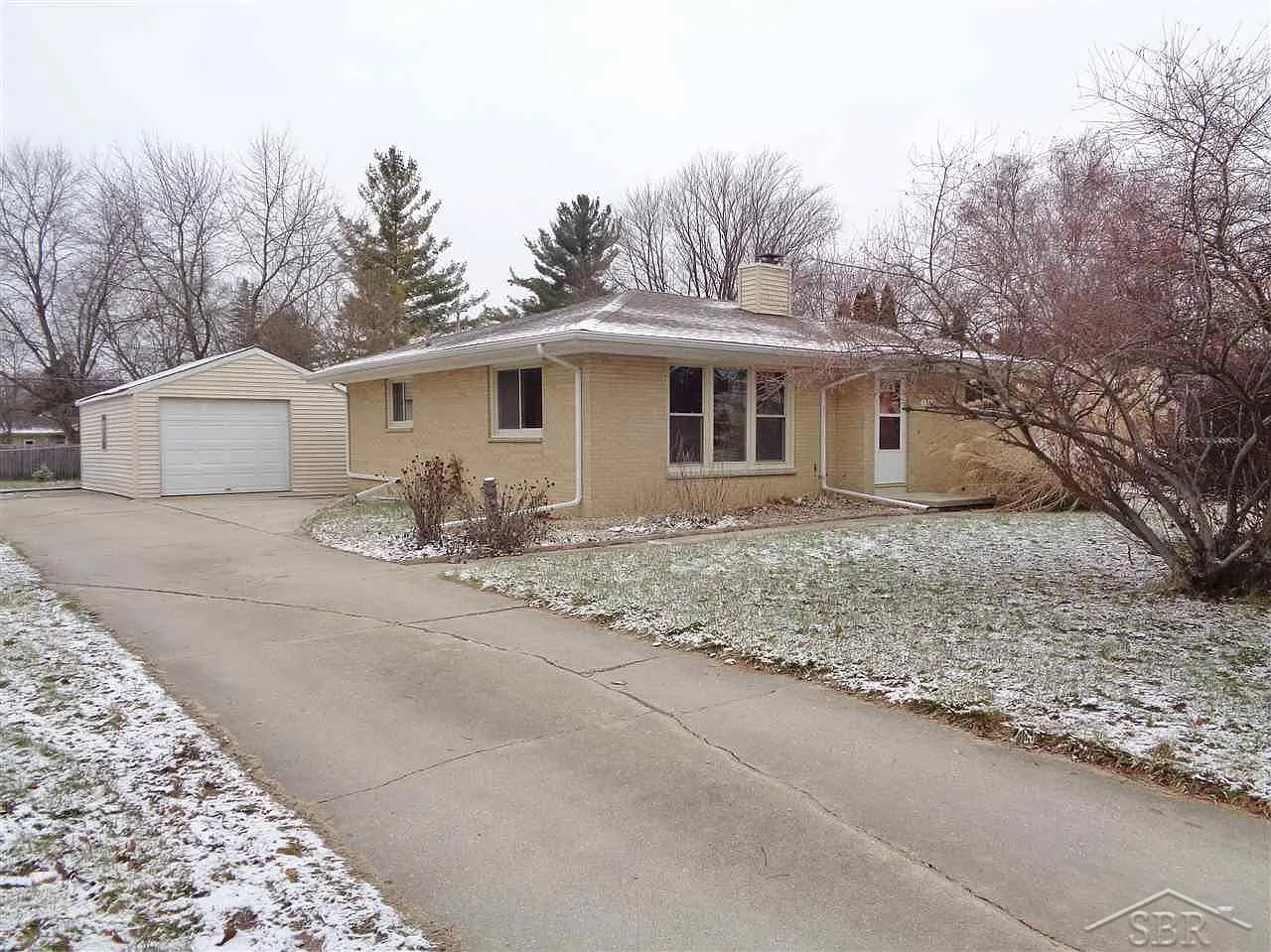 1340 Leo St photo 1