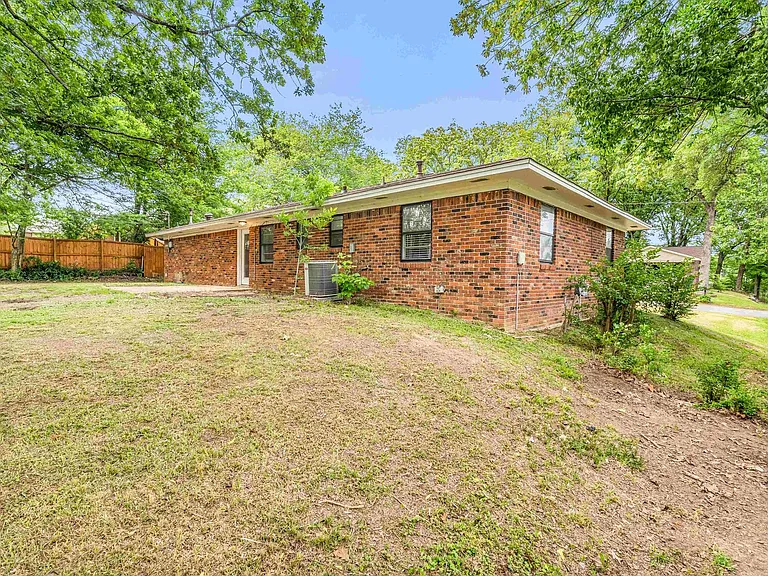2507 Buckner Ave — Photo 15