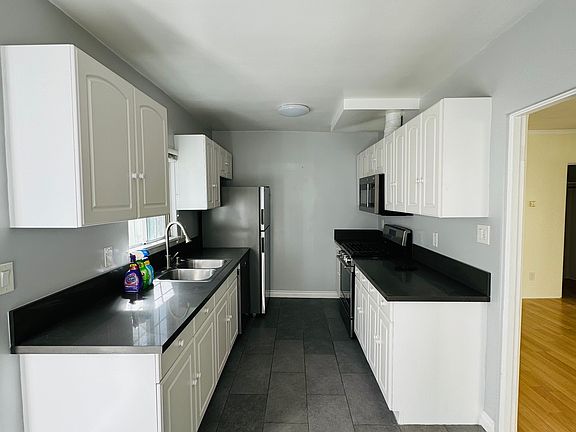 5th image of 606 Venezia Ave #B