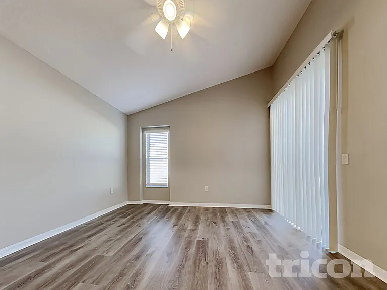 10041 Creek Bluff Dr — Photo 6