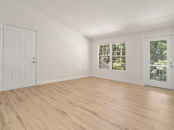 20 Walden Dr APT 20, Natick, MA 01760
