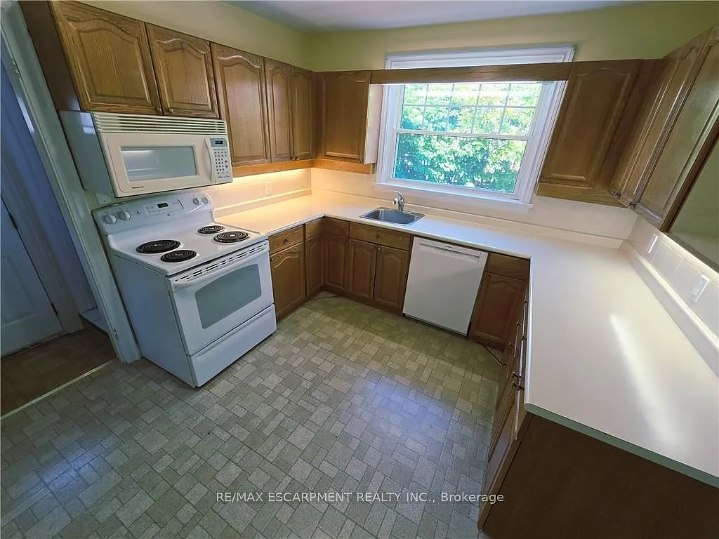 4 bed, $3,990 — Photo 4