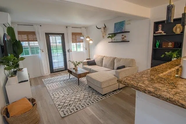 5252 Balboa Arms Dr — Photo 4