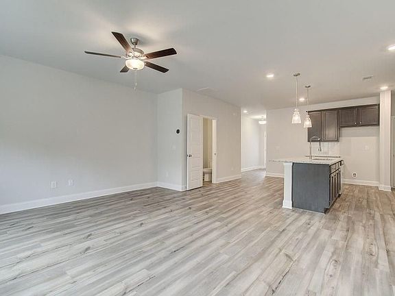 5th image of 2980 Westgate Park Dr