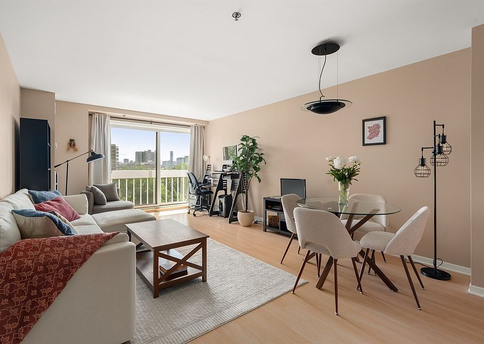 1st image of 950 Massachusetts Ave APT 514